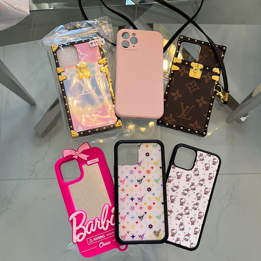 📌SOLD📌.    (6) iPhone 📲 11 pro Cases
